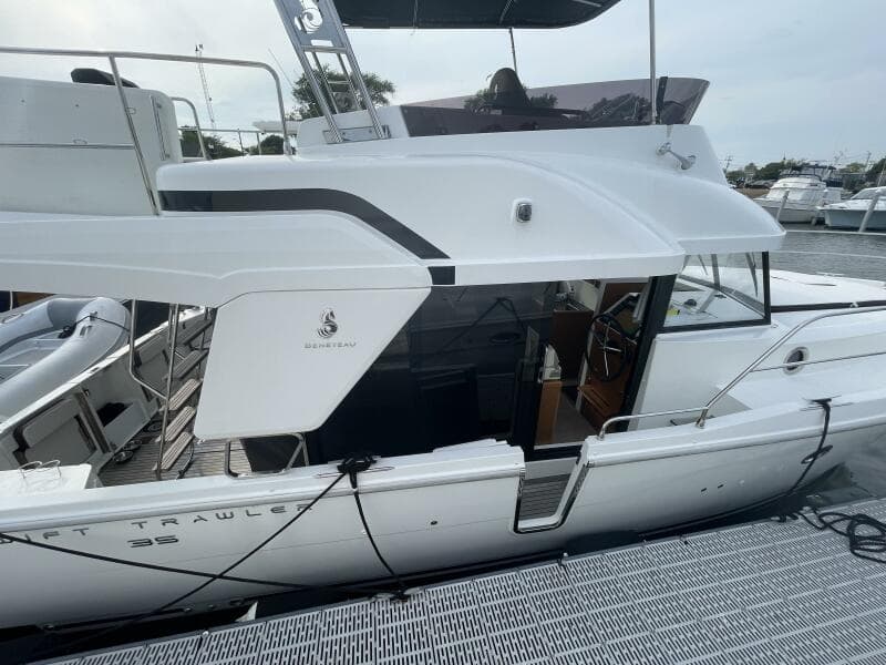 2018 Beneteau Swift Trawler 35- Flybridge