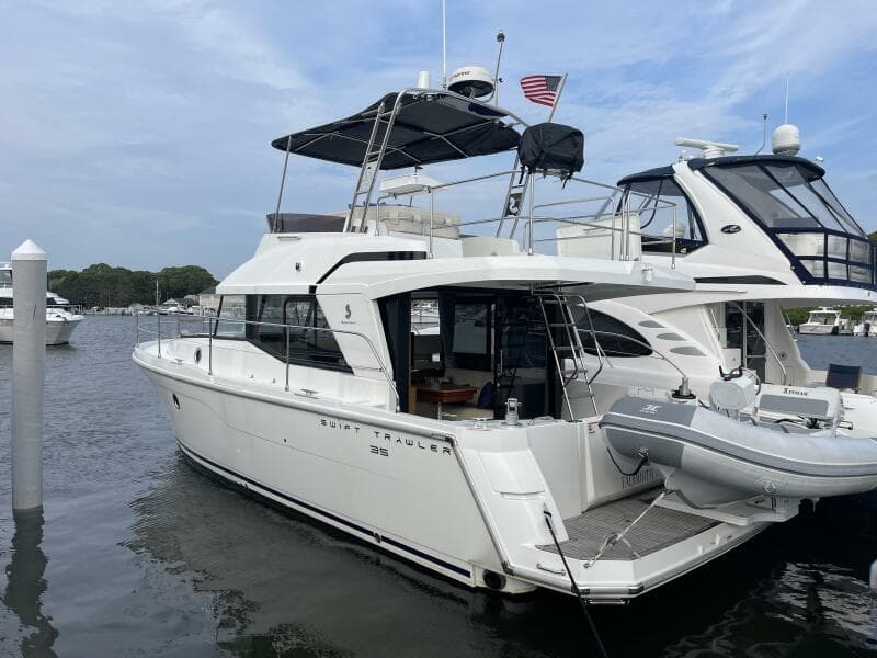 2018 Beneteau Swift Trawler 35- Flybridge