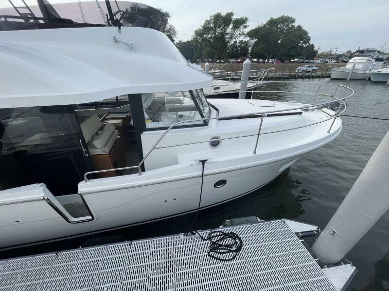 2018 Beneteau Swift Trawler 35- Flybridge