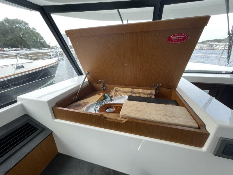 2018 Beneteau Swift Trawler 35- Flybridge