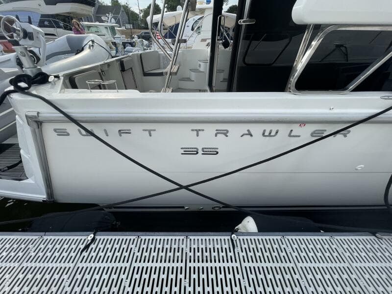 2018 Beneteau Swift Trawler 35- Flybridge