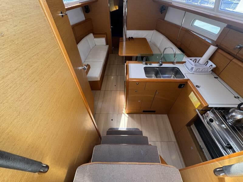 2018 Jeanneau Sun Odyssey 389