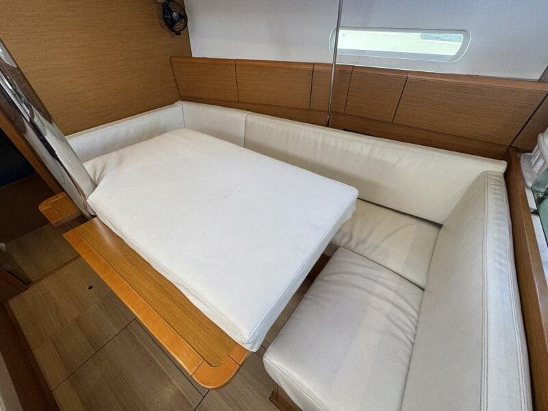 2018 Jeanneau Sun Odyssey 389