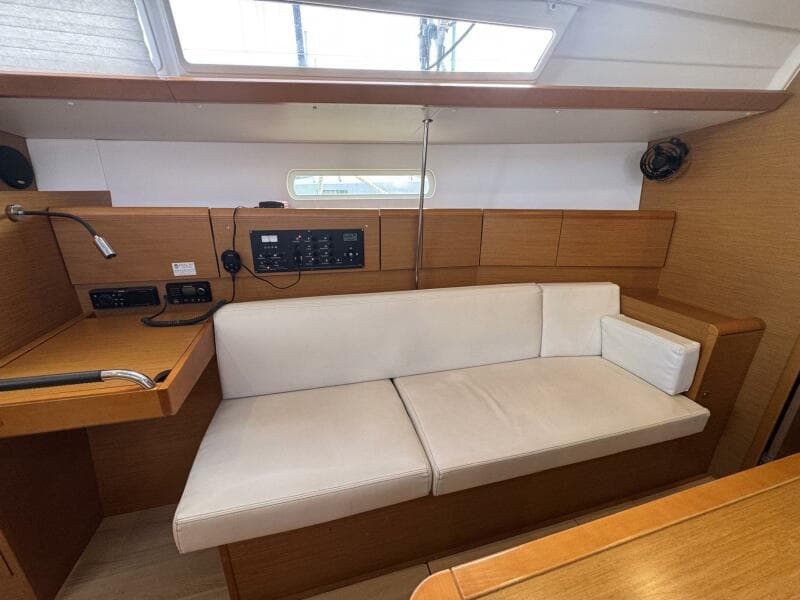 2018 Jeanneau Sun Odyssey 389