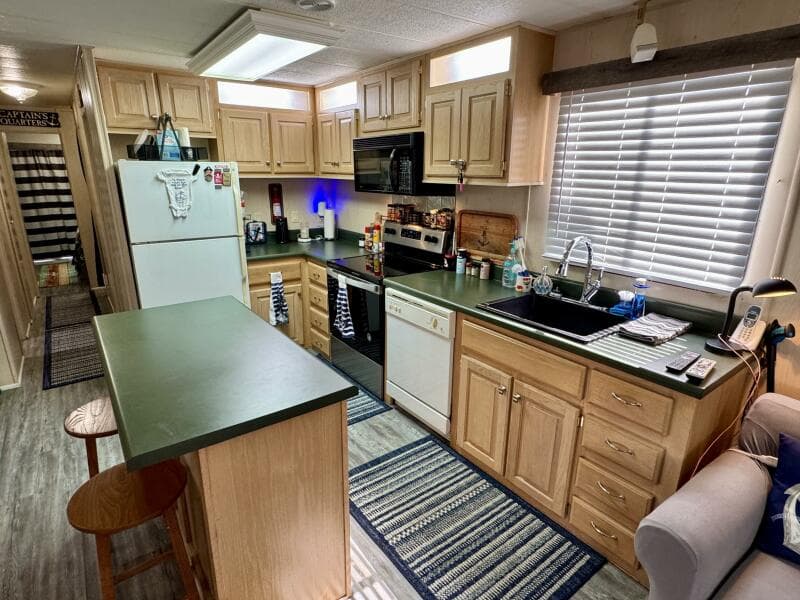 1999 Aqua Chalet 16 x 68 Widebody