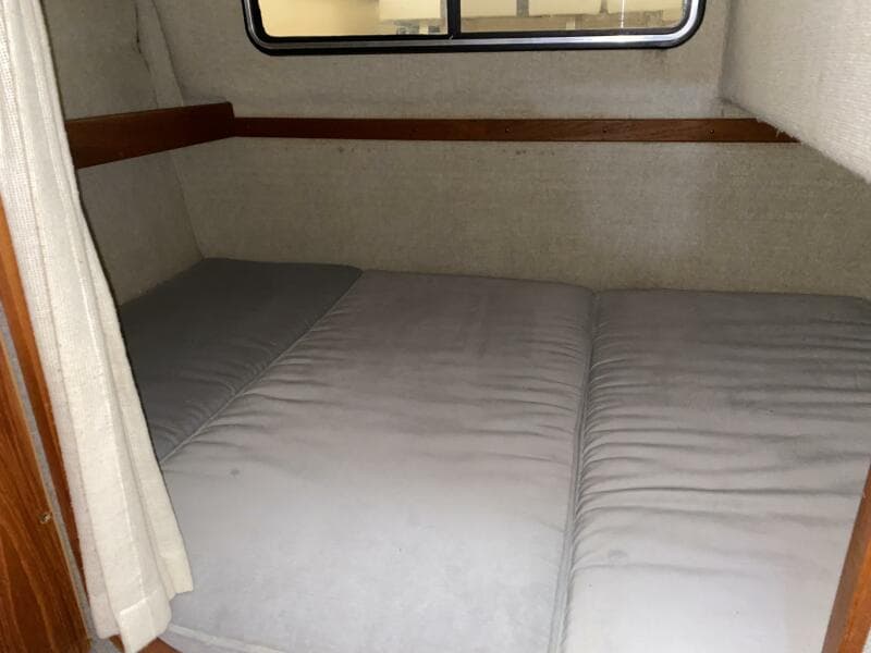 1985 Tiara Sport 2600 Continental