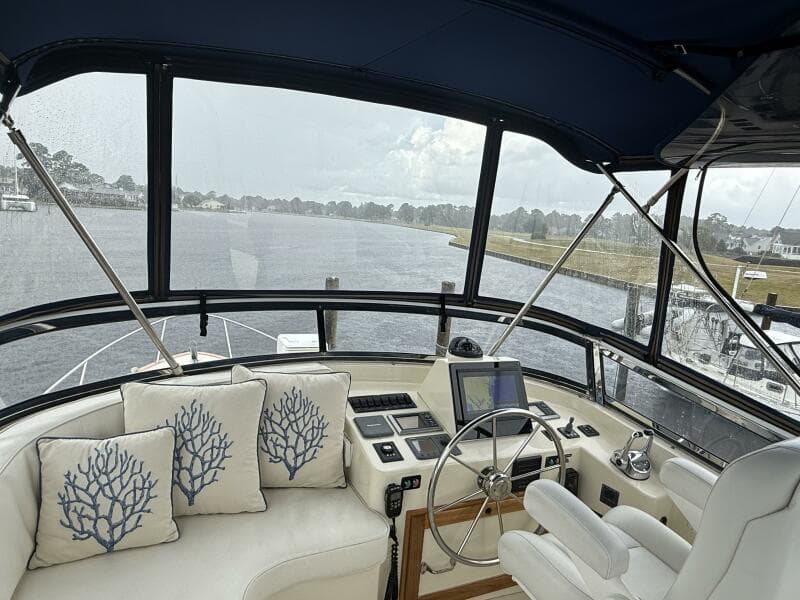 Flybridge Helm and Seating