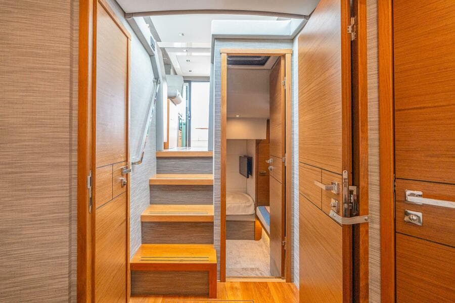 2021 Tiara Yachts 4400 Flybridge