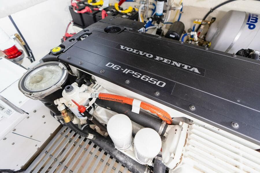 2021 Tiara Yachts 4400 Flybridge