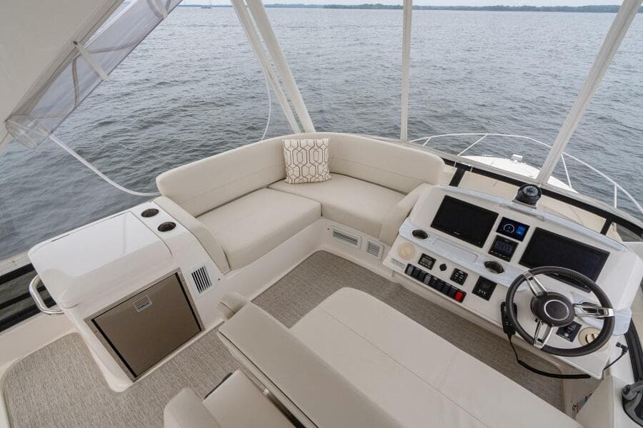 2021 Tiara Yachts 4400 Flybridge