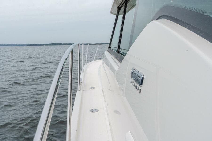 2021 Tiara Yachts 4400 Flybridge