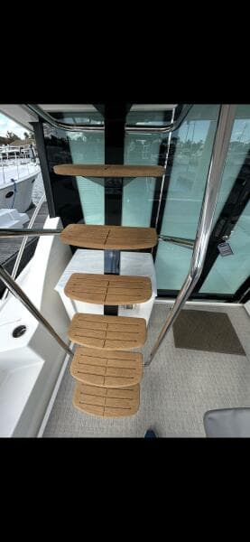 2021 Tiara Yachts 4400 Flybridge