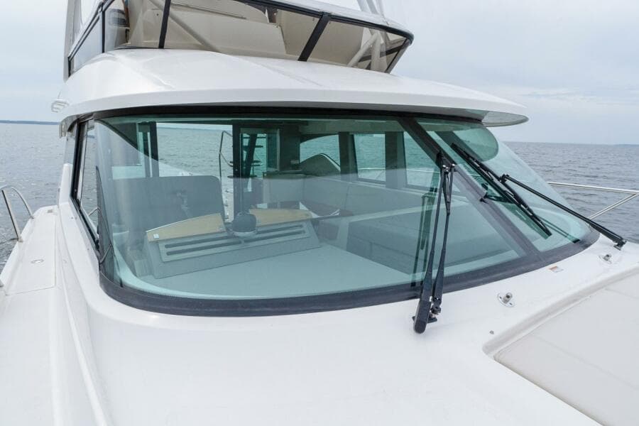 2021 Tiara Yachts 4400 Flybridge