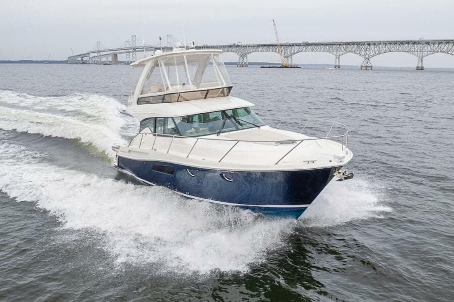 2021 Tiara Yachts 4400 Flybridge