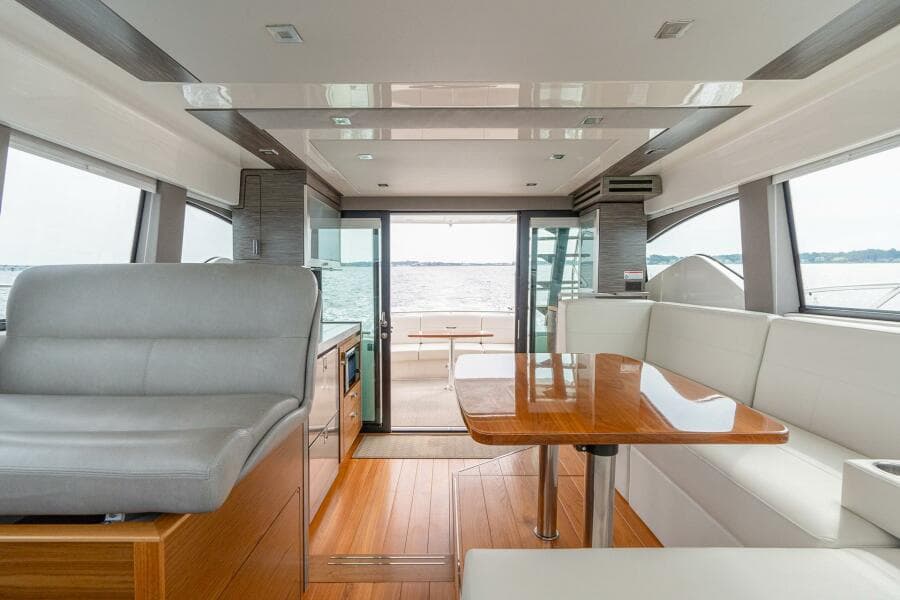 2021 Tiara Yachts 4400 Flybridge