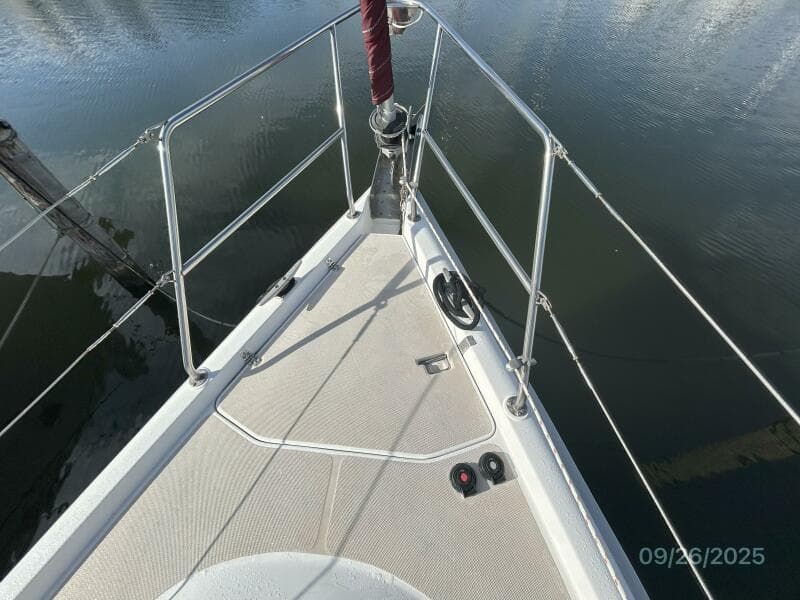 37' Hunter anchor windlass1