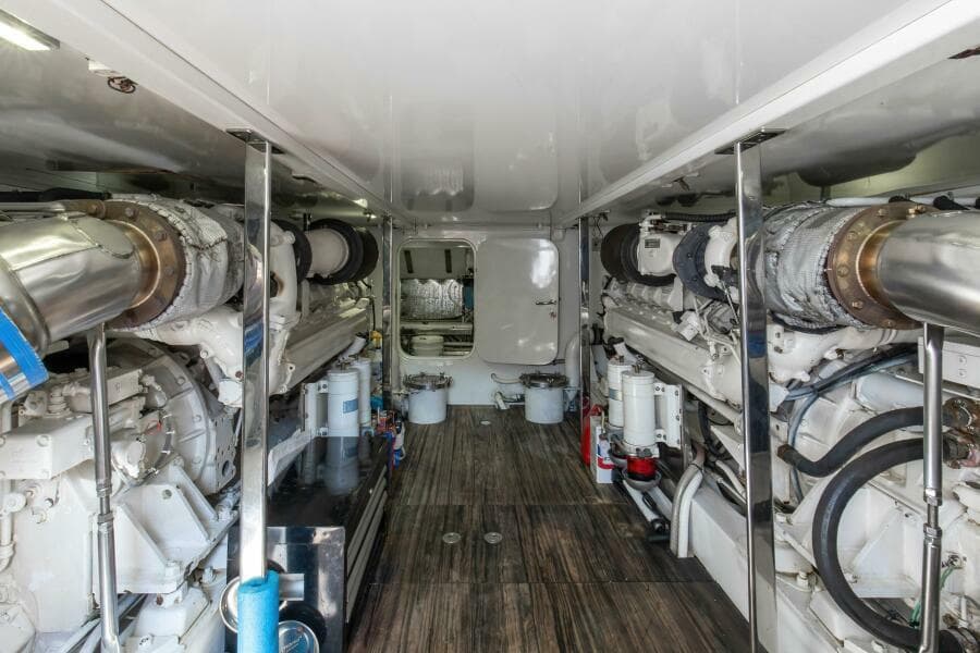 Custom 2004 Ebony Sportfish-Engine Room