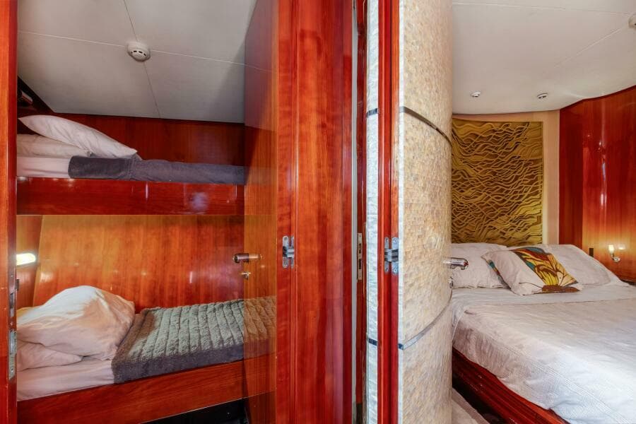 Custom 2004 Ebony - Salony Sportfish -Crew Cabin & MSR