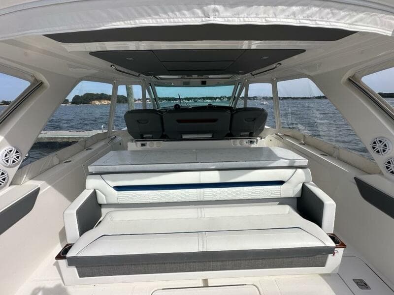 2021 Tiara Sport 43 LS