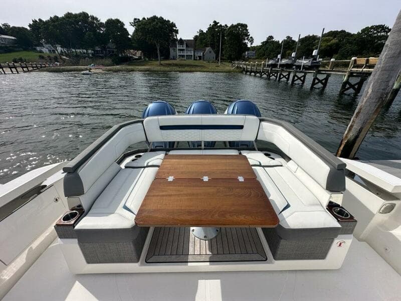 2021 Tiara Sport 43 LS