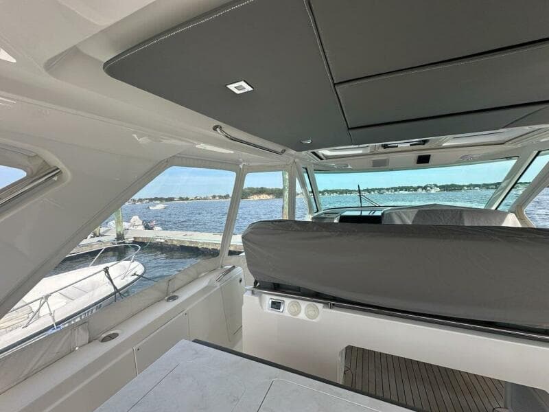 2021 Tiara Sport 43 LS