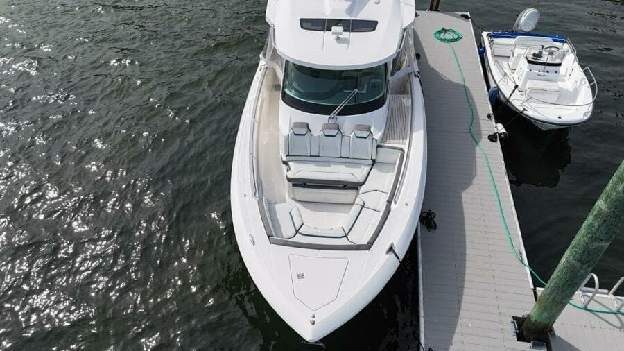 2021 Tiara Sport 43 LS