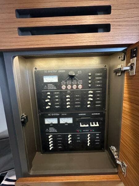 2021 Tiara Sport 43 LS