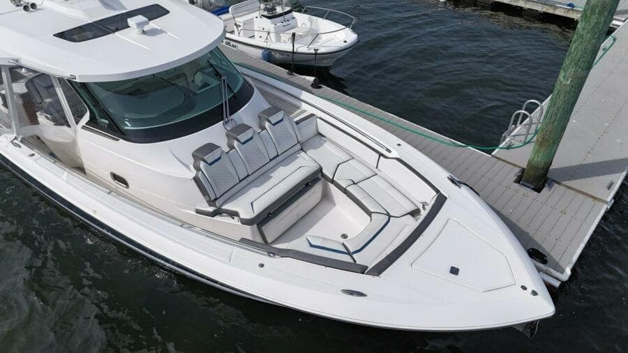 2021 Tiara Sport 43 LS