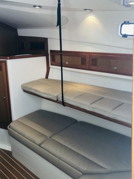 2000 Cabo 31 Express