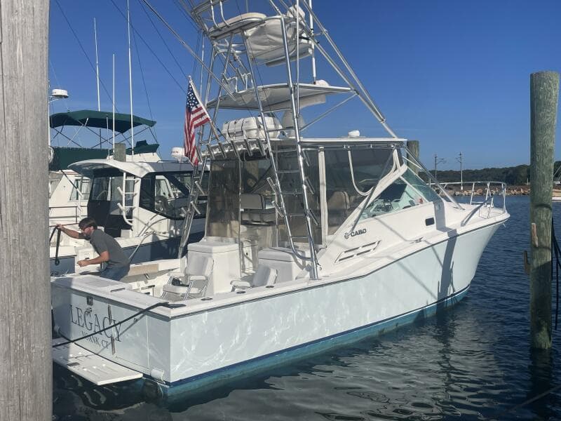 2000 Cabo 31 Express