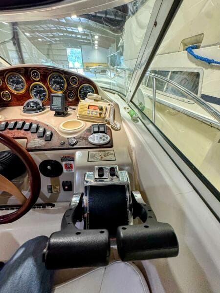 2002 Rinker 342 Fiesta Vee