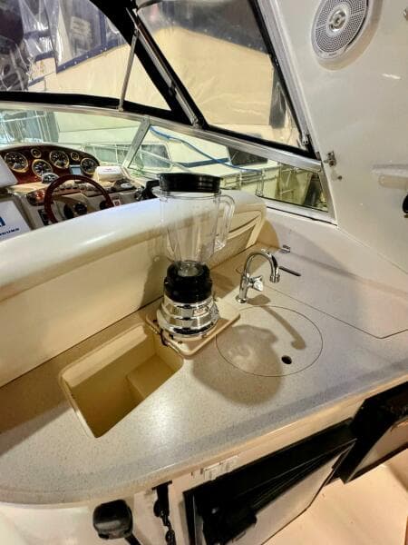 2002 Rinker 342 Fiesta Vee