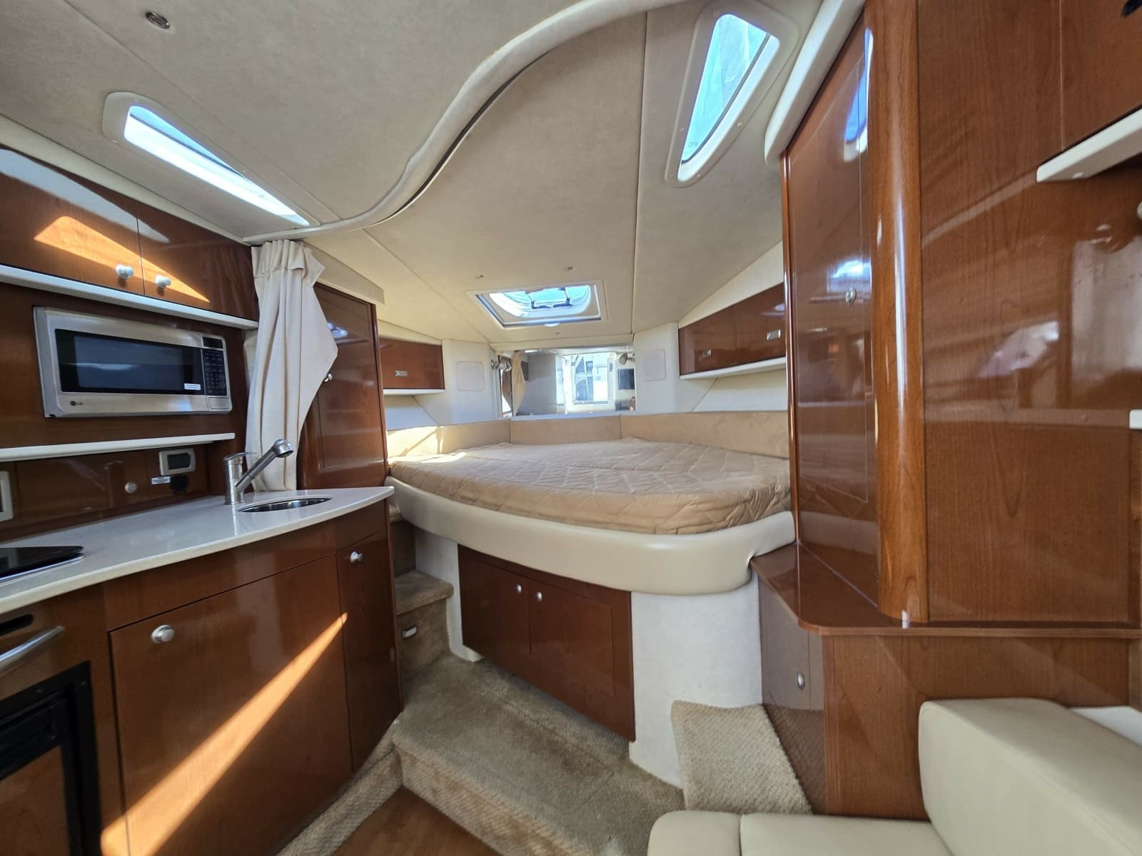 2010 Sea Ray 330 Sundancer - Photo 4