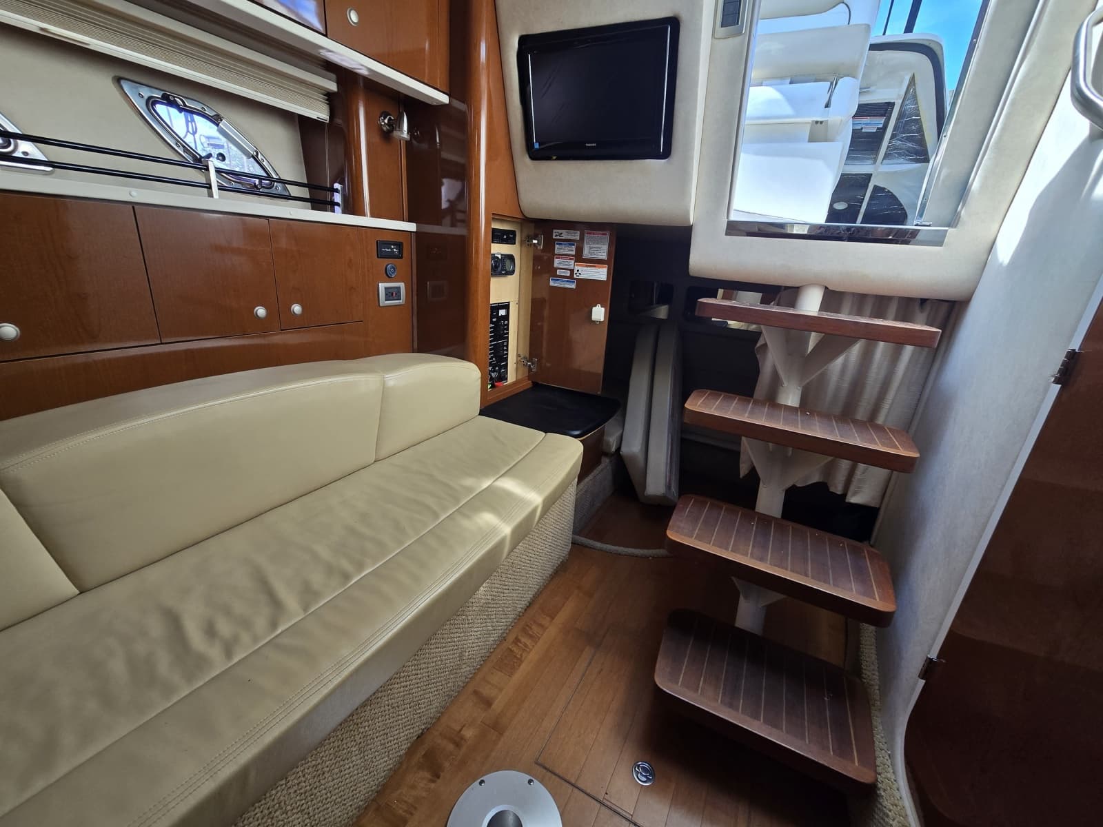 2010 Sea Ray 330 Sundancer - Photo 27