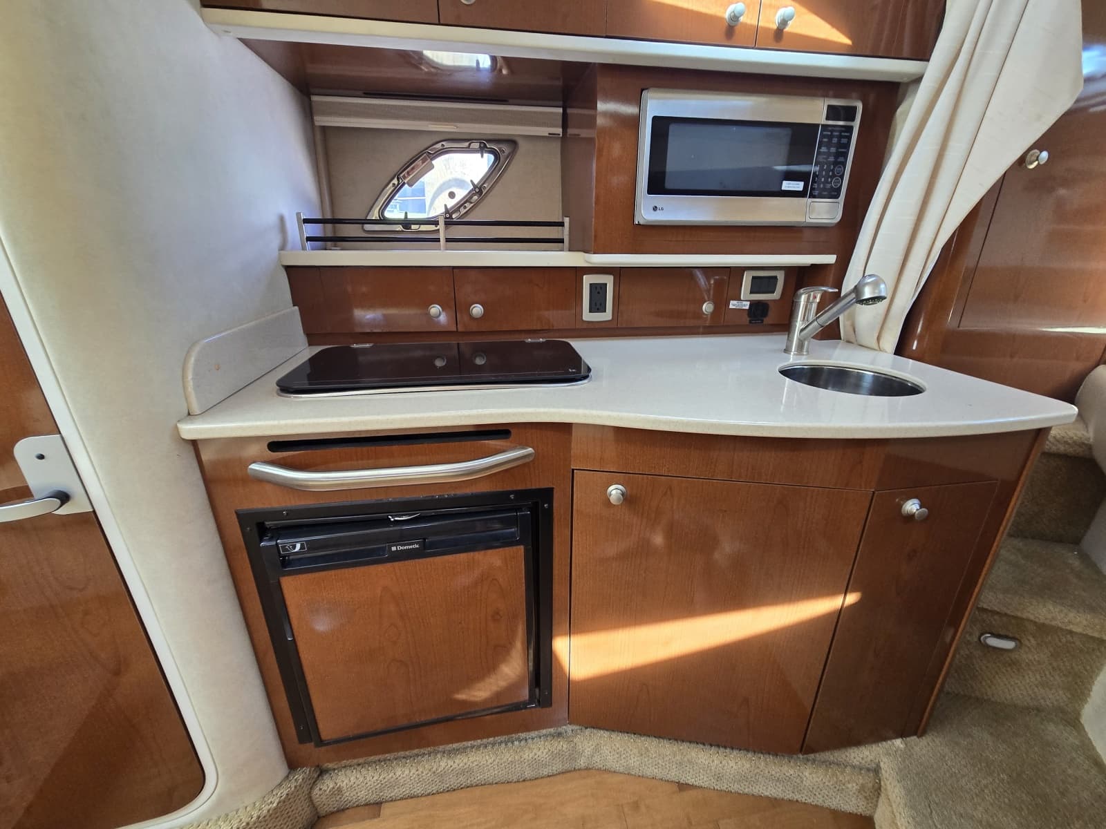 2010 Sea Ray 330 Sundancer - Photo 21