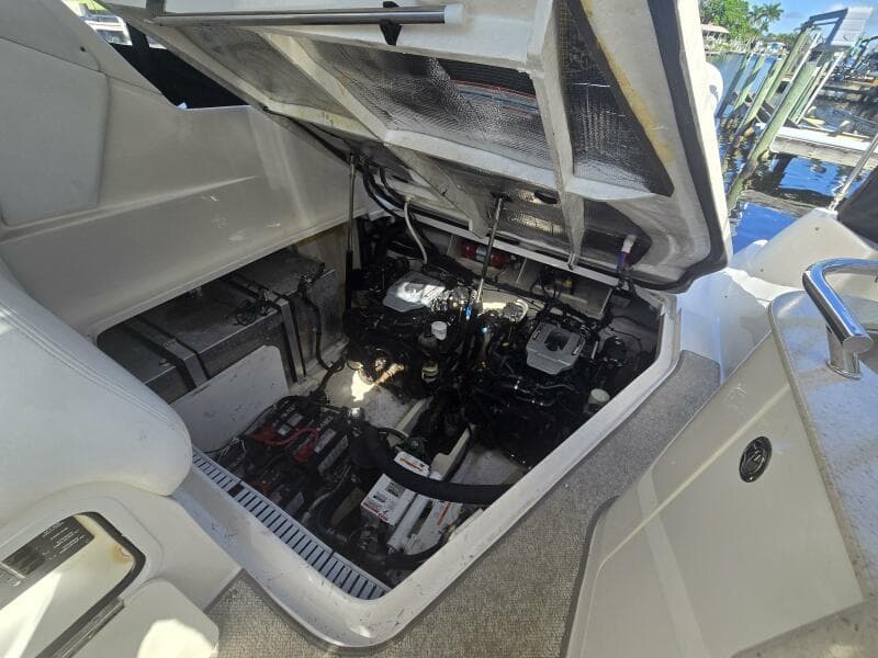2010 Sea Ray 330 Sundancer - Photo 33
