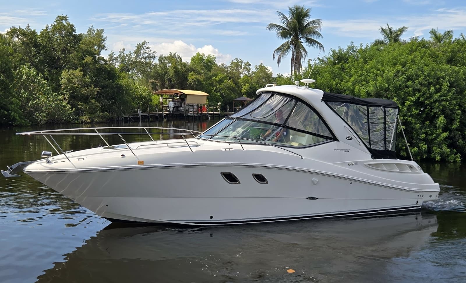 2010 Sea Ray 330 Sundancer - Photo 1