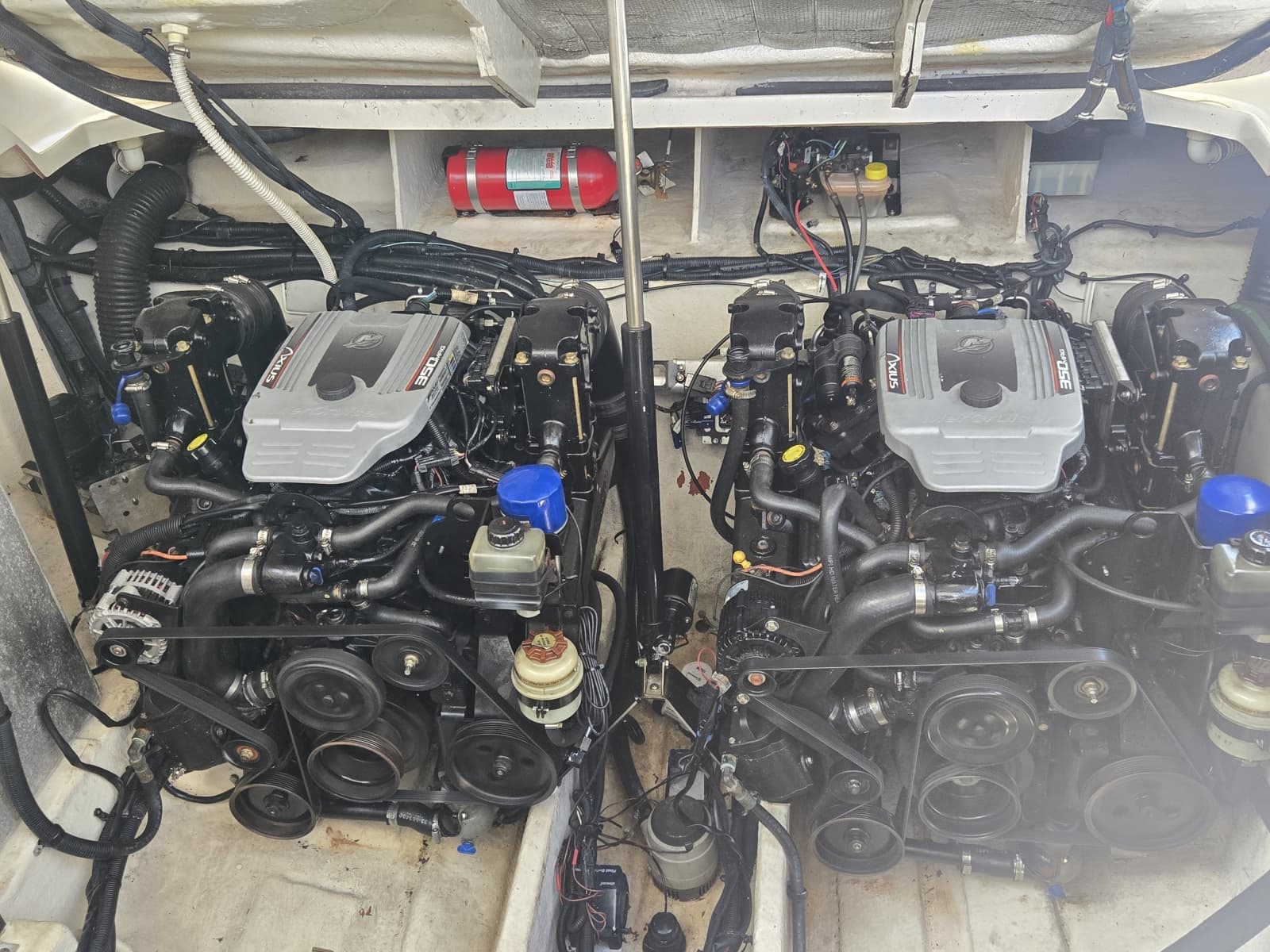 2010 Sea Ray 330 Sundancer - Photo 35