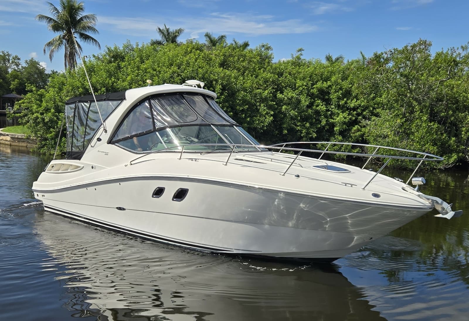 2010 Sea Ray 330 Sundancer - Photo 2