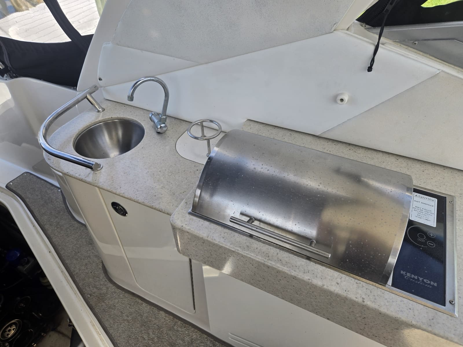 2010 Sea Ray 330 Sundancer - Photo 16