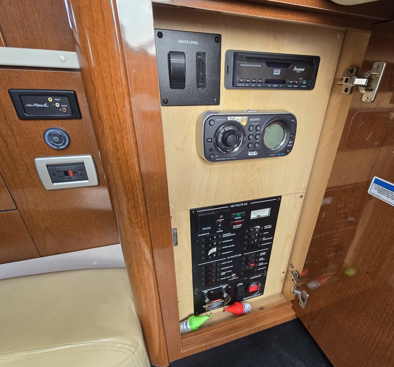 2010 Sea Ray 330 Sundancer - Photo 25