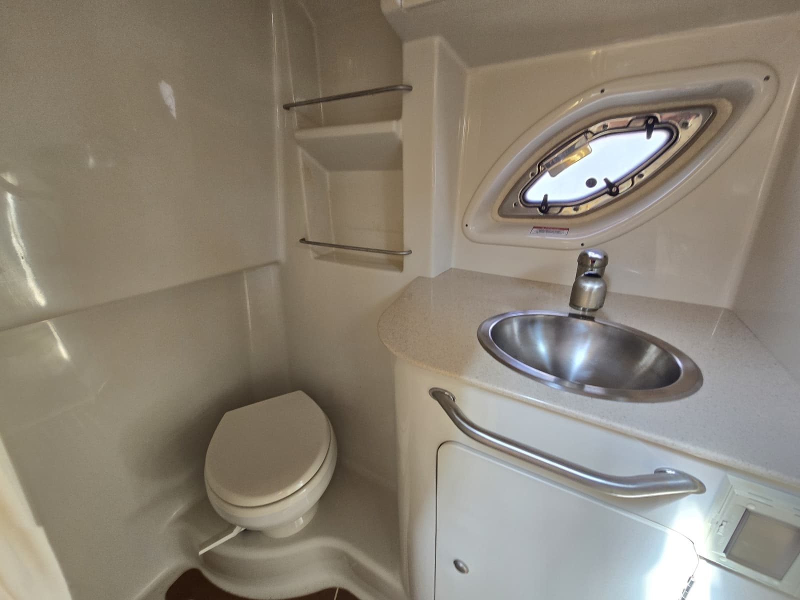 2010 Sea Ray 330 Sundancer - Photo 30
