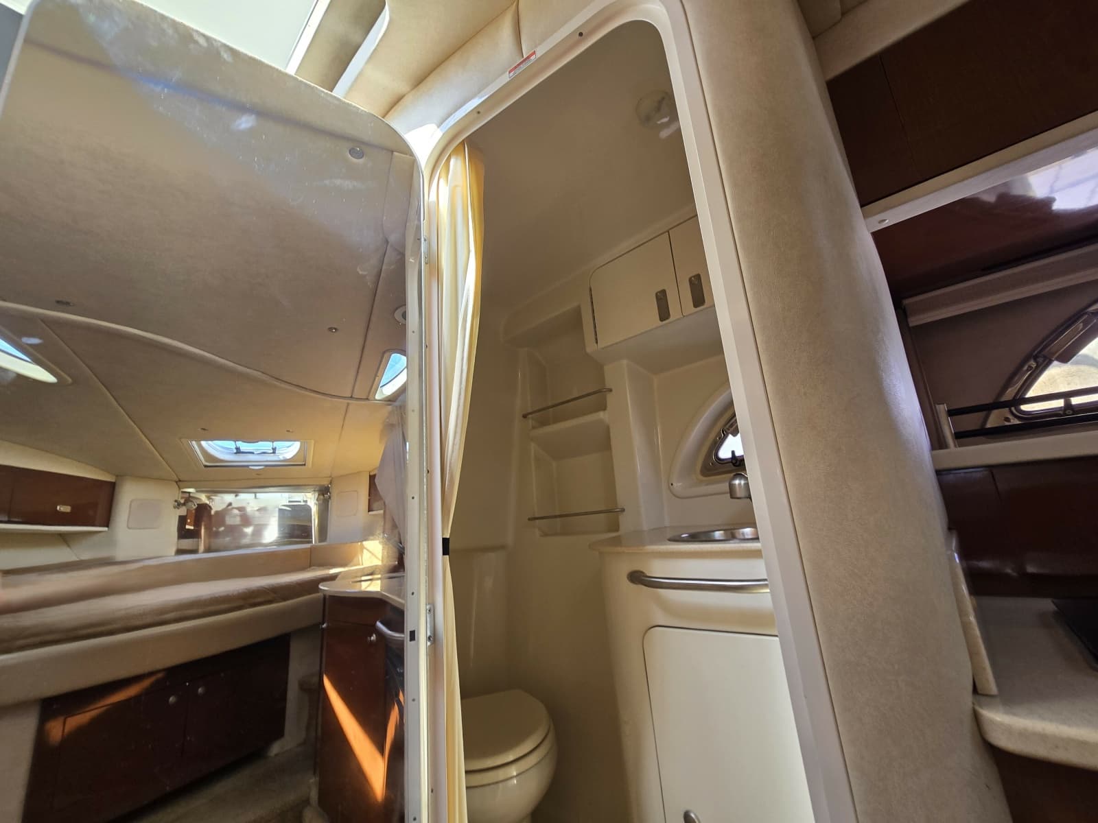 2010 Sea Ray 330 Sundancer - Photo 29