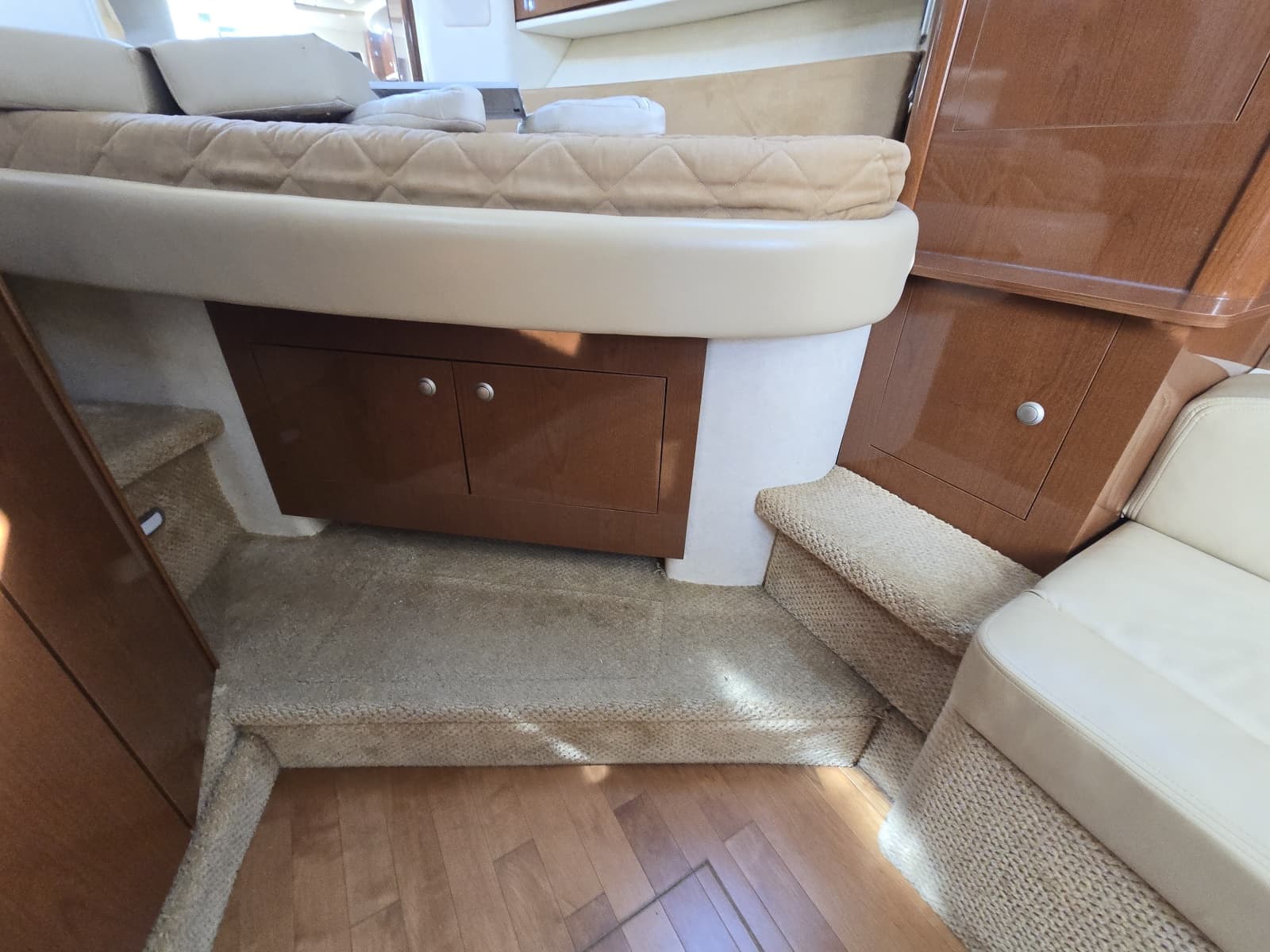 2010 Sea Ray 330 Sundancer - Photo 23