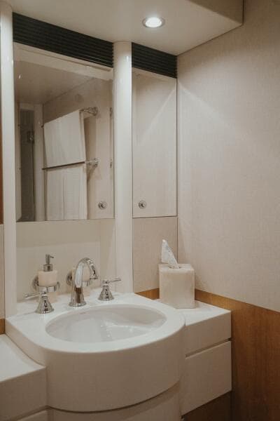 1996 87 Oceanfast Enclosed Bridge Sportfish - Aussie Rules