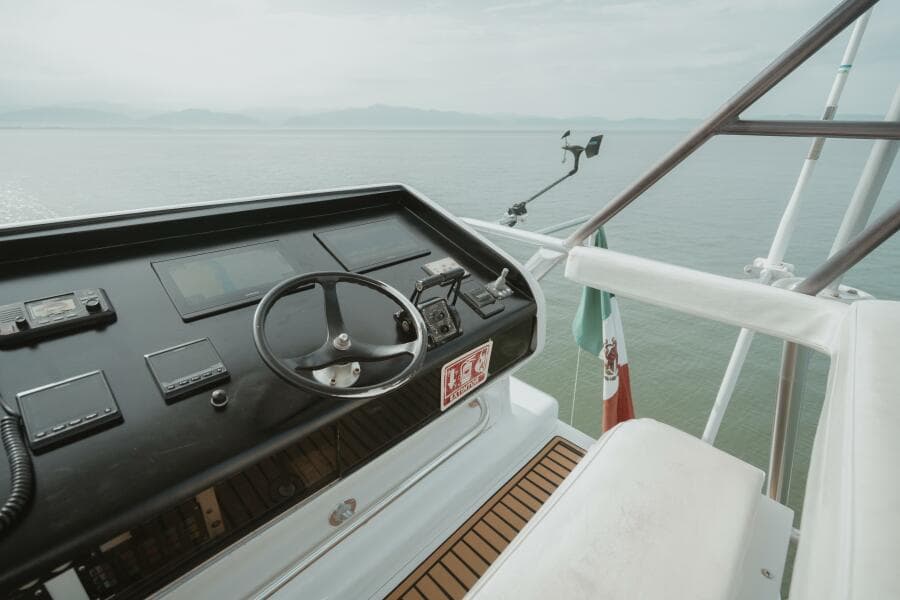 1996 87 Oceanfast Enclosed Bridge Sportfish - Aussie Rules