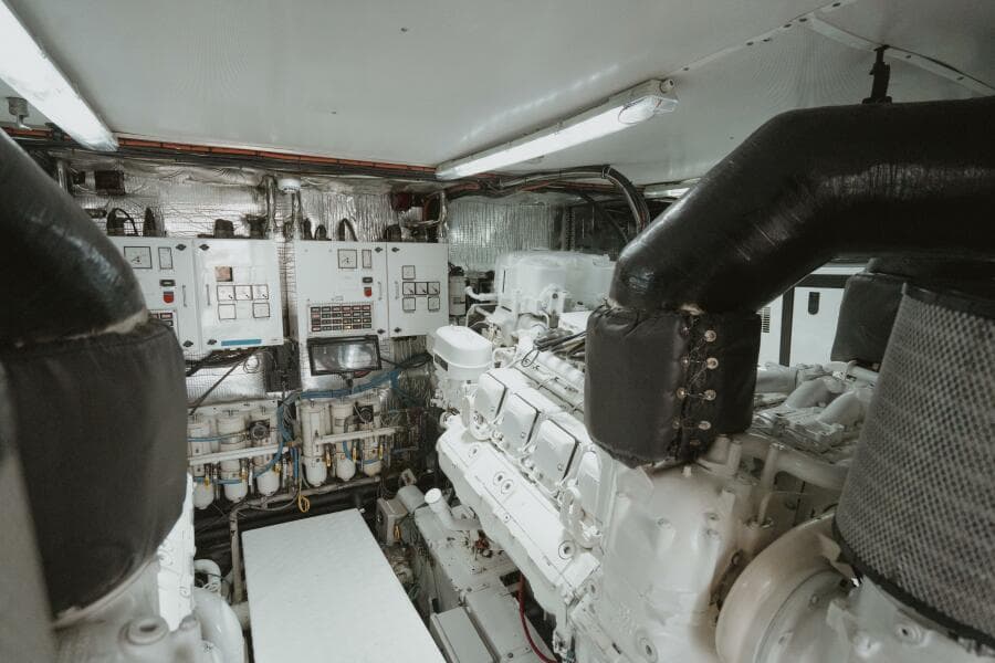 1996 87 Oceanfast Enclosed Bridge Sportfish - Aussie Rules