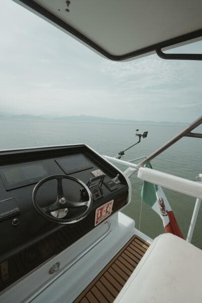 1996 87 Oceanfast Enclosed Bridge Sportfish - Aussie Rules