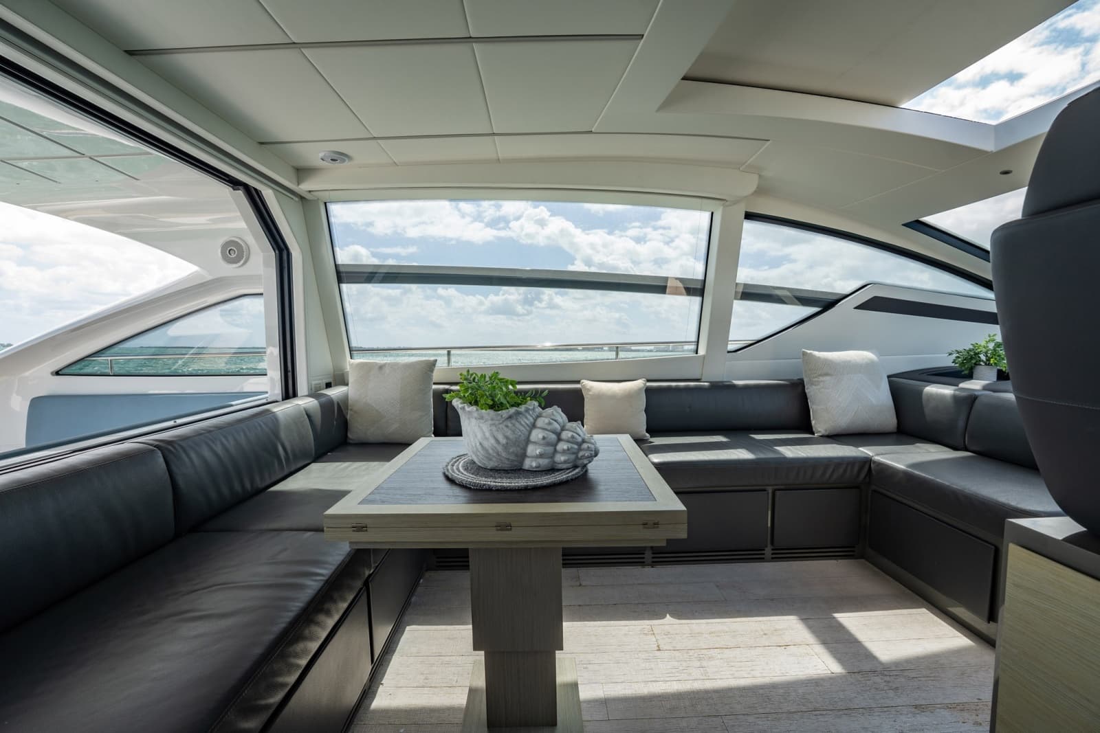 2020 Pershing 62 - Photo 29