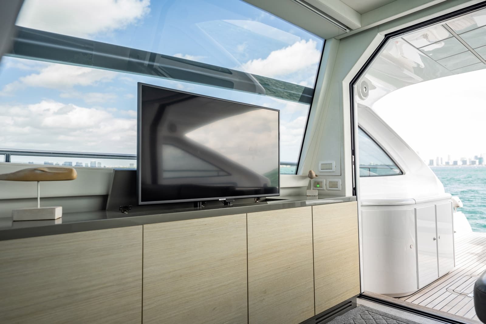 2020 Pershing 62 - Photo 26